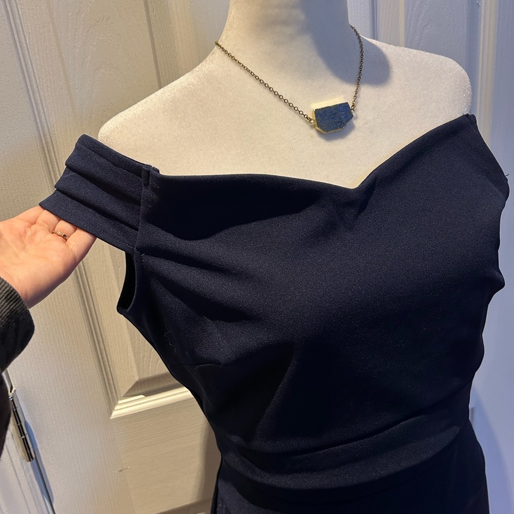 Knitee Off-Shoulder V-Neck Ruffle Midi Dress in Navy - Picture 3 of 7